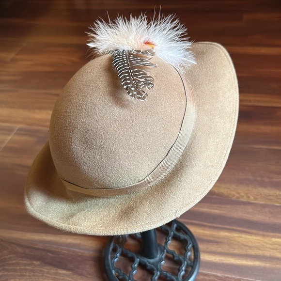 DOESKIN Stylish Tan Wool Hat with Feather Accent - Picture 1 of 5